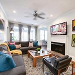 Light Filled 2 Bedroom In Myers Park With A Porch