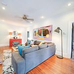 Light Filled 2 Bedroom In Myers Park With A Porch