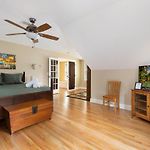 Outdoor Oasis In Popular Plaza Midwood