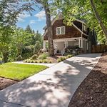 Luxury South End Retreat - Hot Tub - 4 Bedrooms