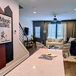 Qc Rooftop Retreat | Rooftop | Garage | Dog Park