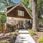 Luxury South End Retreat - Hot Tub - 4 Bedrooms