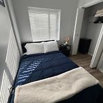 Modern Luxe Retreat Free Parking King Beds