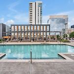 City Lights Retreat - Pool, Central, Free Parking
