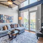 Modern Uptown Loft - Corporate-Ready - City Views