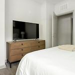 Landing Beautiful 1Bd Gym Pool