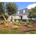 Matthews Manor Bed & Breakfast