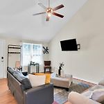 Fenced-Yard 3Br Near Clt & Hospitals - Dog-Friendly - Grill