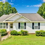 Fenced-Yard 3Br Near Clt & Hospitals - Dog-Friendly - Grill