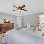 King Bed - Large Yard - Near Uncc - Concord Mills