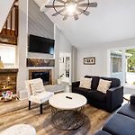Poolside Paradise In The Heart Of Charlotte