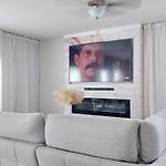 Modern Stay Near Uptown