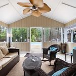 Poolside Paradise In The Heart Of Charlotte