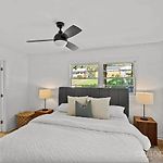 Modern 3Br Retreat •10 Mins To Uptown • Large Yard