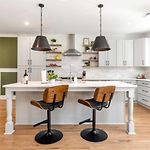 Vibrant Urban Vacation Rental Oasis Near Catawba River In North Carolina