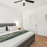 Elegant Stay Near Uptown, Airport & Stadium