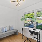 Modern 3Br Retreat •10 Mins To Uptown • Large Yard