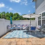 King Bed - Hot Tub - Fenced Yard - Near Carowinds