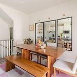 Private Room In Modern Townhome