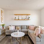 Private Room In Modern Townhome