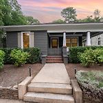 The Ultimate Escape - Midwood Hideaway With Hot Tub, Peloton, Games