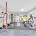 Urban Retreat Walk To Stadiums & Uptown, Including Parking & Home Gym