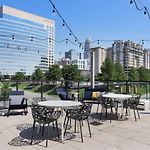 Cozy Carolina - Free Parking, Gym, Pool