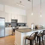 Carolina Luxury - Free Parking, Pool, Gym