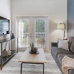 Landing Incredible 1Bd Clubhouse Gym
