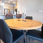 Stylish, Comfortable 2Bd Abode Near Dt Matthews