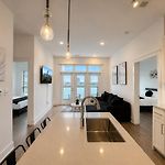 Luxury Uptown Charlotte 2Br Rooftop Pool Gym & Skyline Views