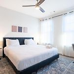 Stylish, Comfortable 2Bd Abode Near Dt Matthews