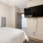 Prime Uptown Location Near Restaurants & Nightlife