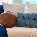 Vibrant And Cozy 2Br Near Uptown With Balcony