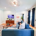 Vibrant And Cozy 2Br Near Uptown With Balcony