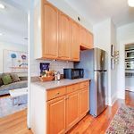 Spacious 2Br In Myers Park With Sunroom