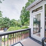 Spacious 2Br In Myers Park With Sunroom