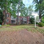 2 Bedroom In Myers Park With Comfortable Screened Porch