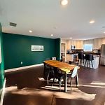 3Br Home W Yard & Wifi Sleeps 10