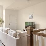 Uptown Farmhouse With Private Garage