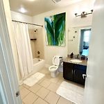 Spacious Uptown Luxury Escape