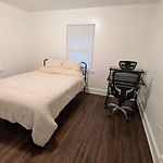 Airport Adjacent Cottage - 15 Min To Everywhere!