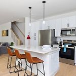 Modern 4Br Home Hot Tub • Game Room • Fenced
