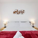 Uptown Retreat Sleeps 10 W/Hot Tub, Bbq Game Room