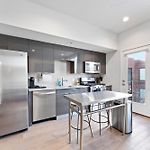 Prime East Downtown Studio W Pool Gym Laundry