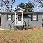 Renovated Charlotte Bungalow - 3 Mi To Downtown!