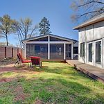 Modern Home With Yard 3 Mi To Uptown Charlotte!