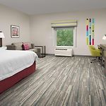 Hampton Inn & Suites Charlotte Airport Lake Pointe