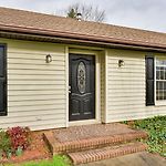 Cozy Home W/ Fenced Yard < 1 Mi Downtown Matthews!