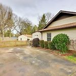 Cozy Home W/ Fenced Yard < 1 Mi Downtown Matthews!